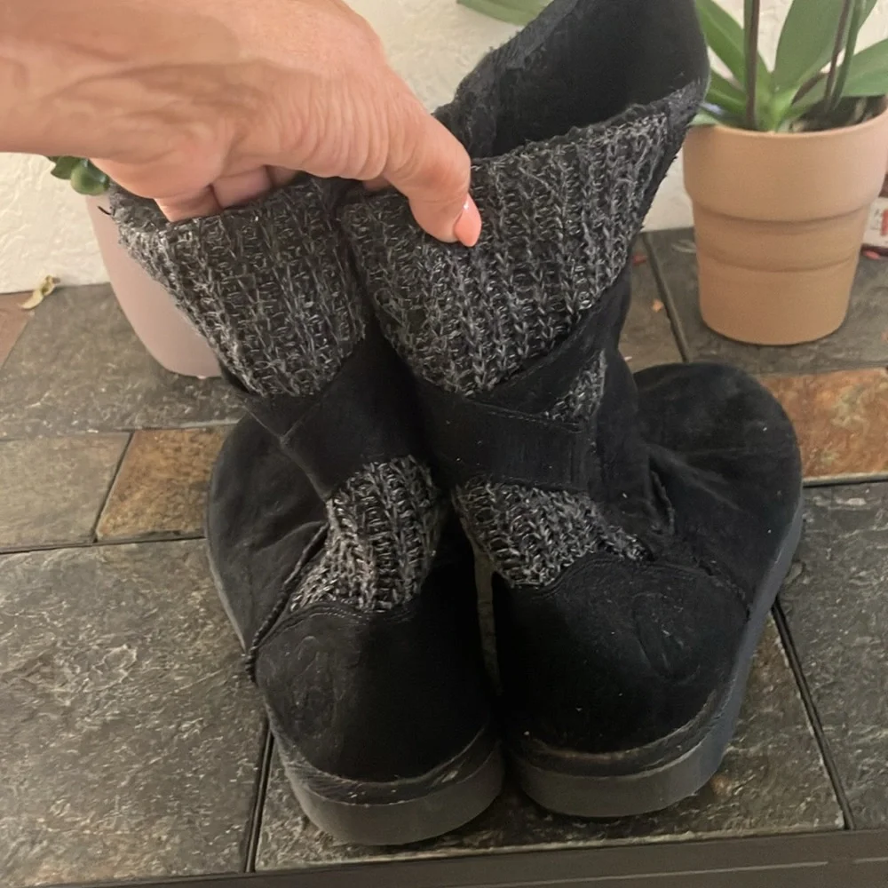 Airwalk Women's Black Suede Sweater Boots with Faux Fur Lining. Size 8‎